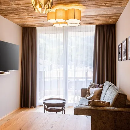 Apartment Modern With Balcony Fuegen